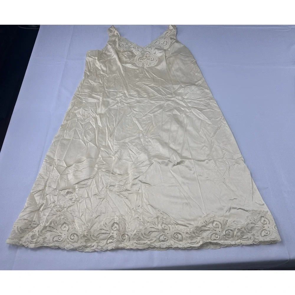 Vintage Bali Ivory Lace Slip Dress Size 34 USA Made Lingerie 70s 80s Bridal Glam